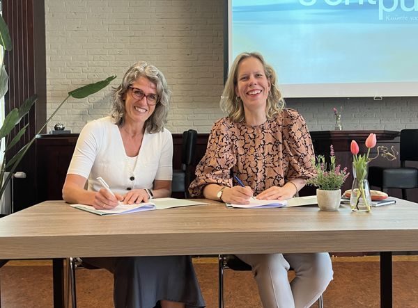 Renate Westering En Mariska Roeters Ondertekenen Samenwerkingsovereenkomst Sichtpunt En Kwadrant